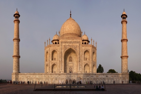 2 Tage Taj Mahal & Delhi Sightseeing Tour mit FrühstückDie Tour findet nur mit einem komfortablen klimatisierten Auto und einem lokalen Reiseführer statt.