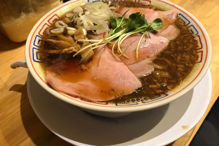 Vie nocturne, repas et boissons dans les profondeurs d&#039;Osaka