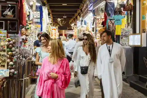 Muscat: Tour guidato a piedi della Corniche, del Souq e del Forte di Mutrah