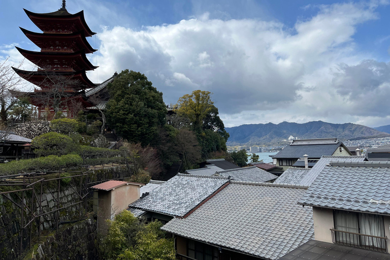 Hiroshima: rundtur till Peace Memorial Park och ön MiyajimaHiroshima: personer med JR Pass eller biljett till höghastighetståg