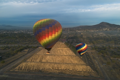 Vol en montgolfière au-dessus de TeotihuacanVol de base en montgolfière à Teotihuacan