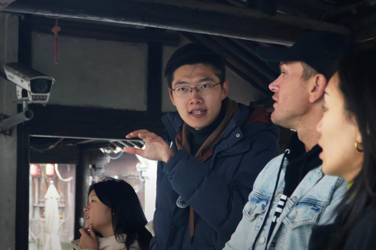 Shanghai: Authentic Fengjing Watertown Private Tour