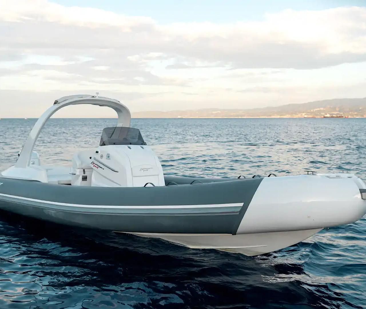 Miete die Panamera Yacht P80 Karol und erkunde das Äolische Archipel