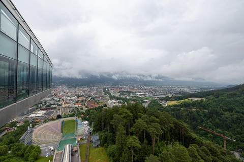 Innsbruck Salto de esquí Bergisel Tour privado con tickets de entrada