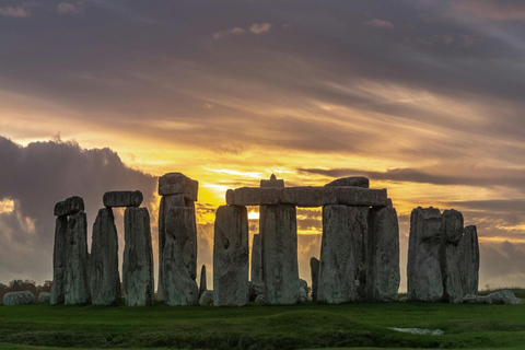 Private driver guided tour Stonehenge, Windsor Castle & Bath