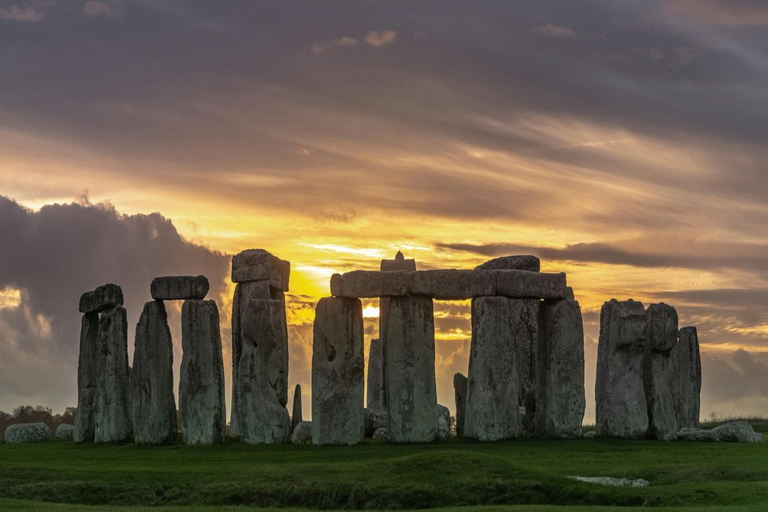 Private driver guided tour Stonehenge, Windsor Castle & Bath