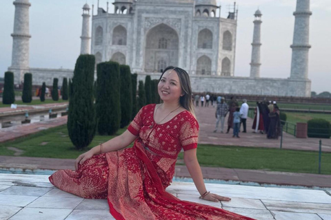 Agra: Taj Mahal Guided Tour with Photography & Rental Saree Taj Mahal Guided Tour without Entry Tickets & Rental Saree