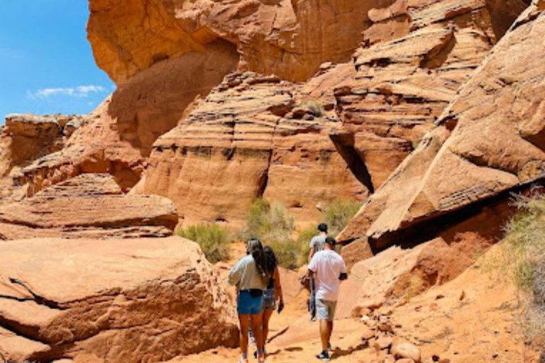 Page: Antelope Canyon X Hiking Tour with Photo Tour Option 3 Hour Photo Tour with Camera, Tripod, and 1 Camera Bag