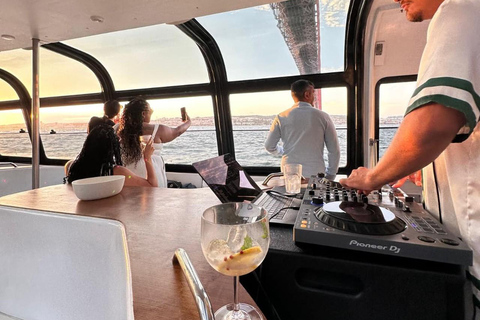 Lisbon – Sangria Social Premium Boat Experience Lisbon: Sangria Vibe Premium Boat Experience