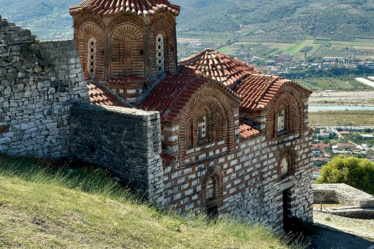 De Tirana/Durres a Berati Ciudad+Castillo UNESCO y Lago Belsh