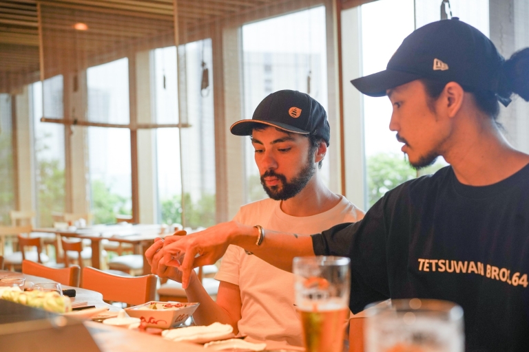 Visite gastronomique nocturne à TokyoCours de sushi aux fruits de mer