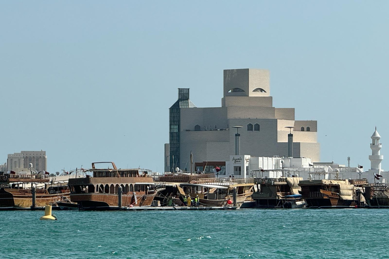 Atracción de la ciudad de Doha y paseo en barco dhow (Visita panorámica de Doha)Visita en grupo