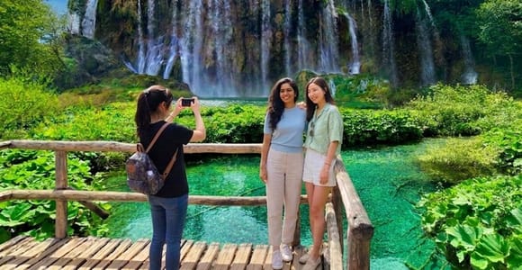 Zagreb: Plitvicer Seen & Rastoke – Tagestour zum Wassermühlendorf