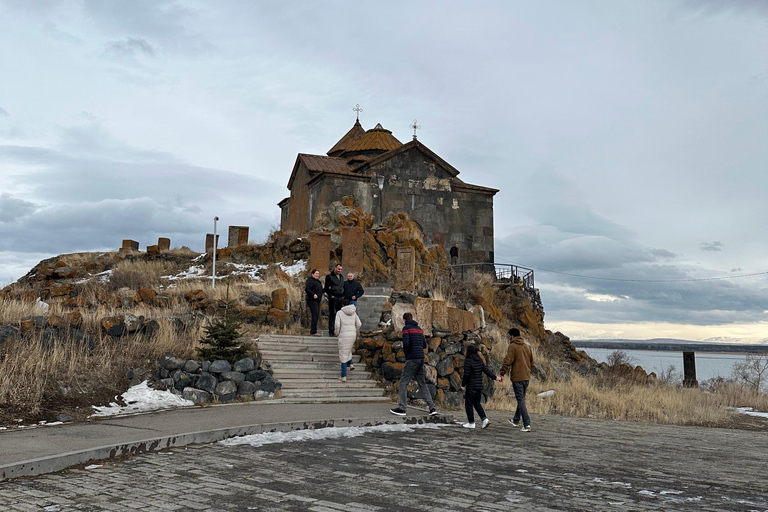 Yerevan: Lake Sevan Gourmet Day Trip with Tastings and Lunch