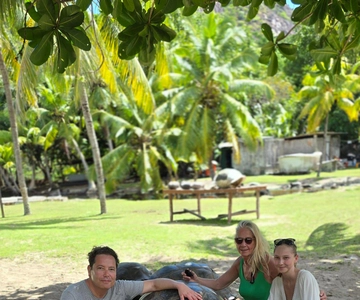 Praslin: Curieuse & St. Pierre Boat Day Trip with BBQ