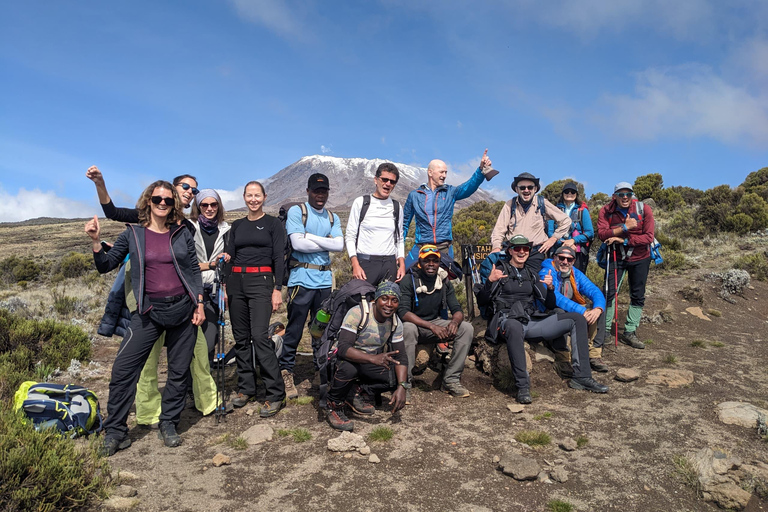 Trekking di 6 giorni sul Kilimanjaro: il miglior percorso Marangu.Percorso Marangu 6 giorni di escursioni sul Kilimangiaro