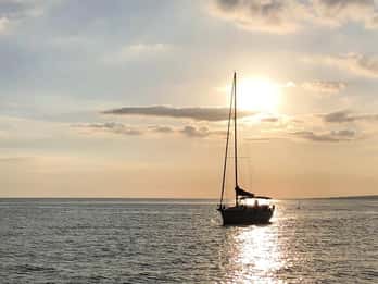 SUNSET - aperitif on a sailing boat