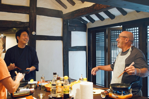 Clase de cocina Royal Seoul en un hanok centenarioClase de cocina real de Seúl en una casa tradicional hanok de 100 años de antigüedad