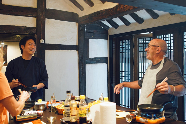 Clase de cocina Royal Seoul en un hanok centenarioClase de cocina real de Seúl en una casa tradicional hanok de 100 años de antigüedad