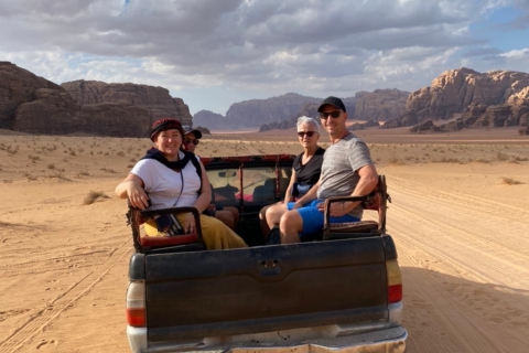 Excursión en Jeep de 2 horas Por la mañana o al atardecer Lo mejor del desierto de Wadi RumExcursión en Jeep de 2 horas (mañana o atardecer) Desierto de Wadi Rum
