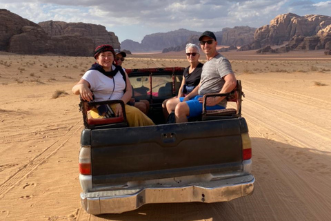 Excursión en Jeep de 2 horas Por la mañana o al atardecer Lo mejor del desierto de Wadi RumExcursión en Jeep de 2 horas (mañana o atardecer) Desierto de Wadi Rum