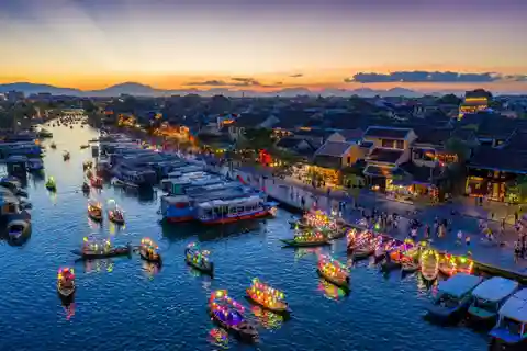 Da Nang:Tour de la ciudad de Hoi An -Paseo en barco y Suelta del Farolillo de Flores