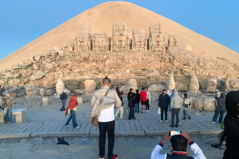 Da Istanbul: Göbekli Tepe e Monte Nemrut Tour di 2 giorniDa Istanbul: tour giornaliero di Göbekli Tepe e Şanlıurfa