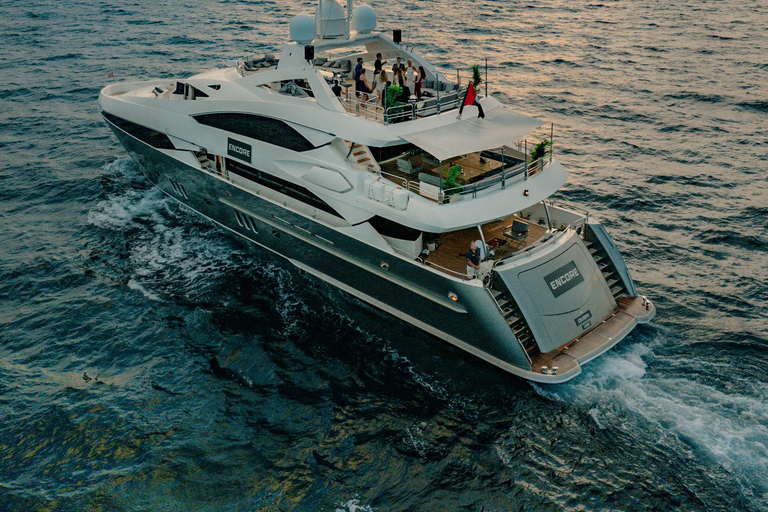Dubai: Sunseeker Superyacht VIP Dinner, Drinks & Live DJ Soiree- Zen Med Gastronomy
