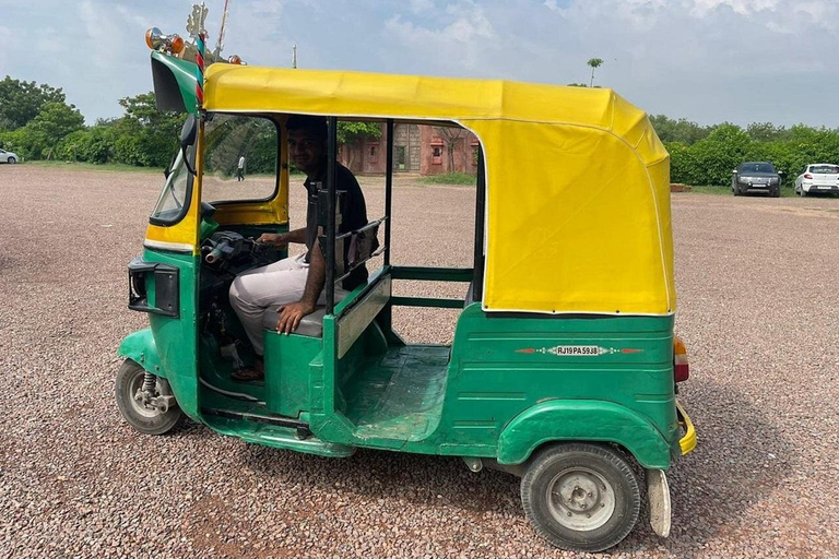 Same-Day Jaipur: Discover the City's Treasures by Tuk-Tuk Tour with Transportation and Guide Only