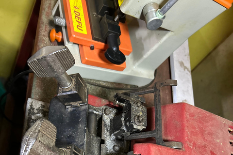 Kampala: Expert Spare Keys and Locks Making Class & Souvenir