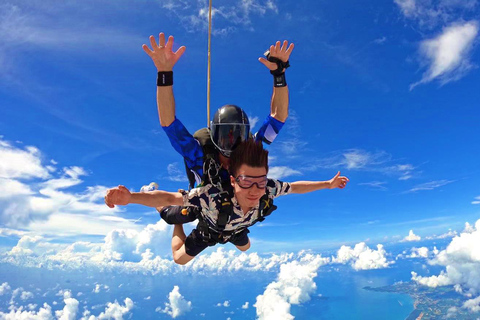 Pattaya: Dropzone Tandem Skydive with Return TransferEconomy package//Skydiving