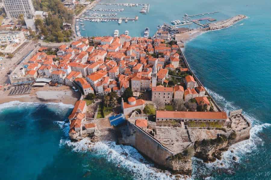 Von Tirana aus, Tagestour: Budva & Kotor. Foto: GetYourGuide Von Tirana aus, Tagestour: Budva & Kotor. Foto: GetYourGuide