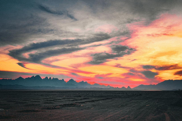 Hurghada: Hiking , dinner & stargazing Advanced hiking tour & camel ride