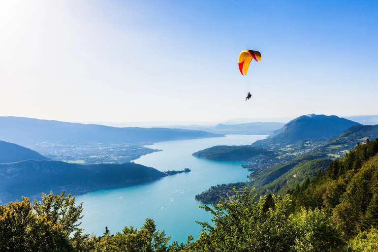 From Lyon: Annecy Private Day Trip, Boat Ride & Old Town Private Van (up to 6)