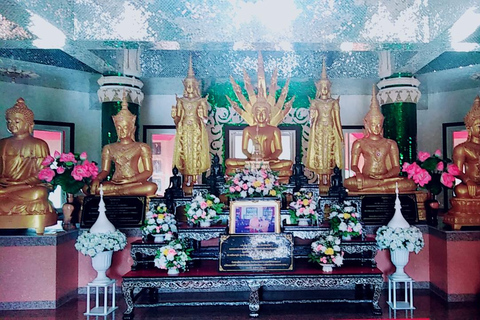 Città vecchia di Takuapa: tempio e mercato domenicaleCittà vecchia di Takuapa; Tempio e mercato domenicale INSIEME