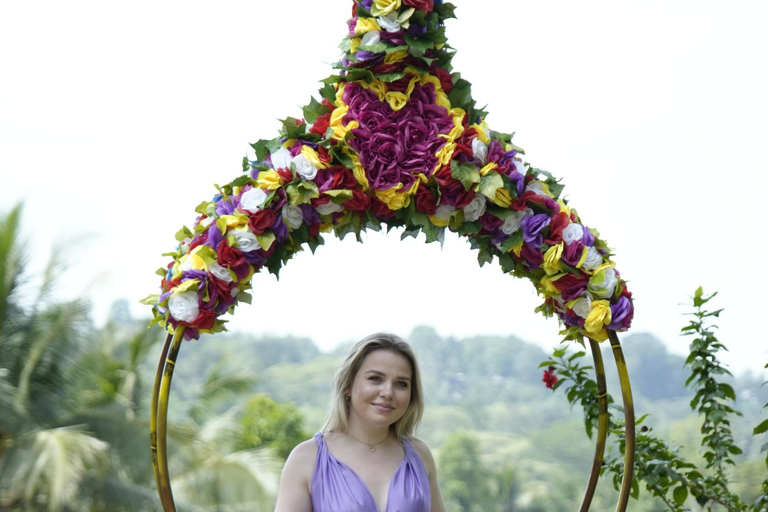 乌布猴林、梯田、秋千、寺庙和瀑布乌布猴林、水稻梯田、秋千、寺庙和瀑布