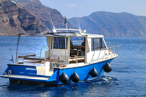 Passeio de barco com cruzeiro guiado para pesca em Santorini - churrasco, mergulho com snorkelSantorini: viagem de pesca privada