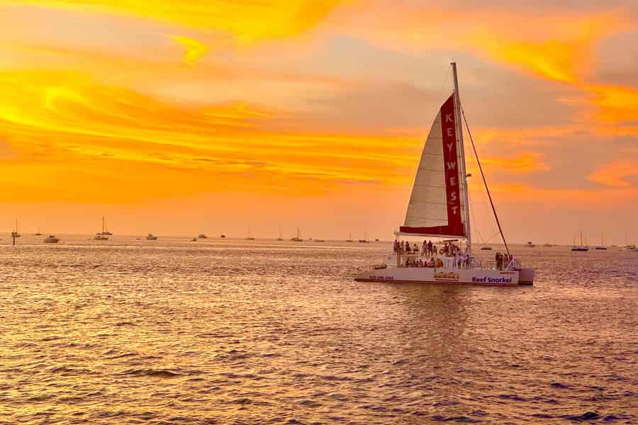 Key West Signature Sunset Cruise mit offener Bar, Essen und Musik. Foto: GetYourGuide Key West Signature Sunset Cruise mit offener Bar, Essen und Musik. Foto: GetYourGuide