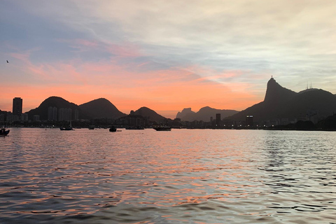 Rio de Janeiro: Bootstour bei Sonnenuntergang mit Heineken Toast