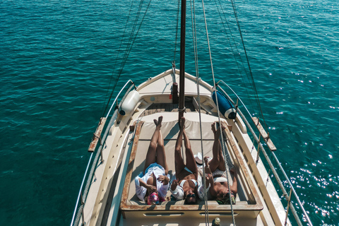 Mykonos : Croisière privée sur un bateau traditionnel en bois