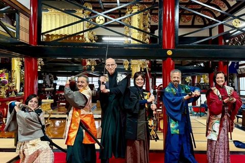 Kanazawa: Samurai Swordsmanship Lesson at a rented temple
