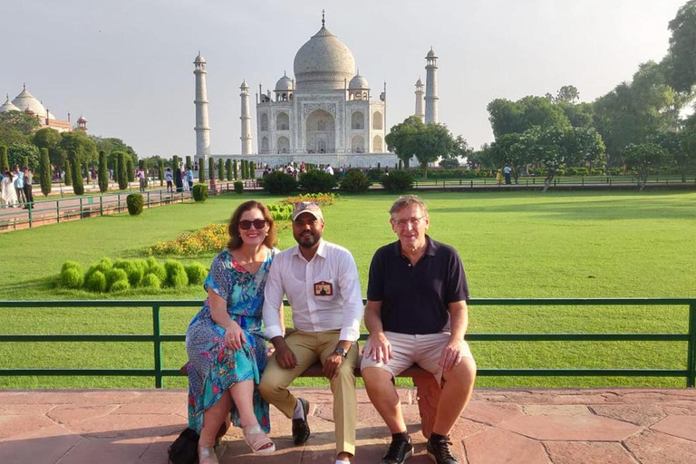 Delhi para Agra: Excursão ao Taj Mahal ao nascer do sol com trasladosTour particular saindo de Délhi - Carro, guia, ingressos e refeição 5 estrelas