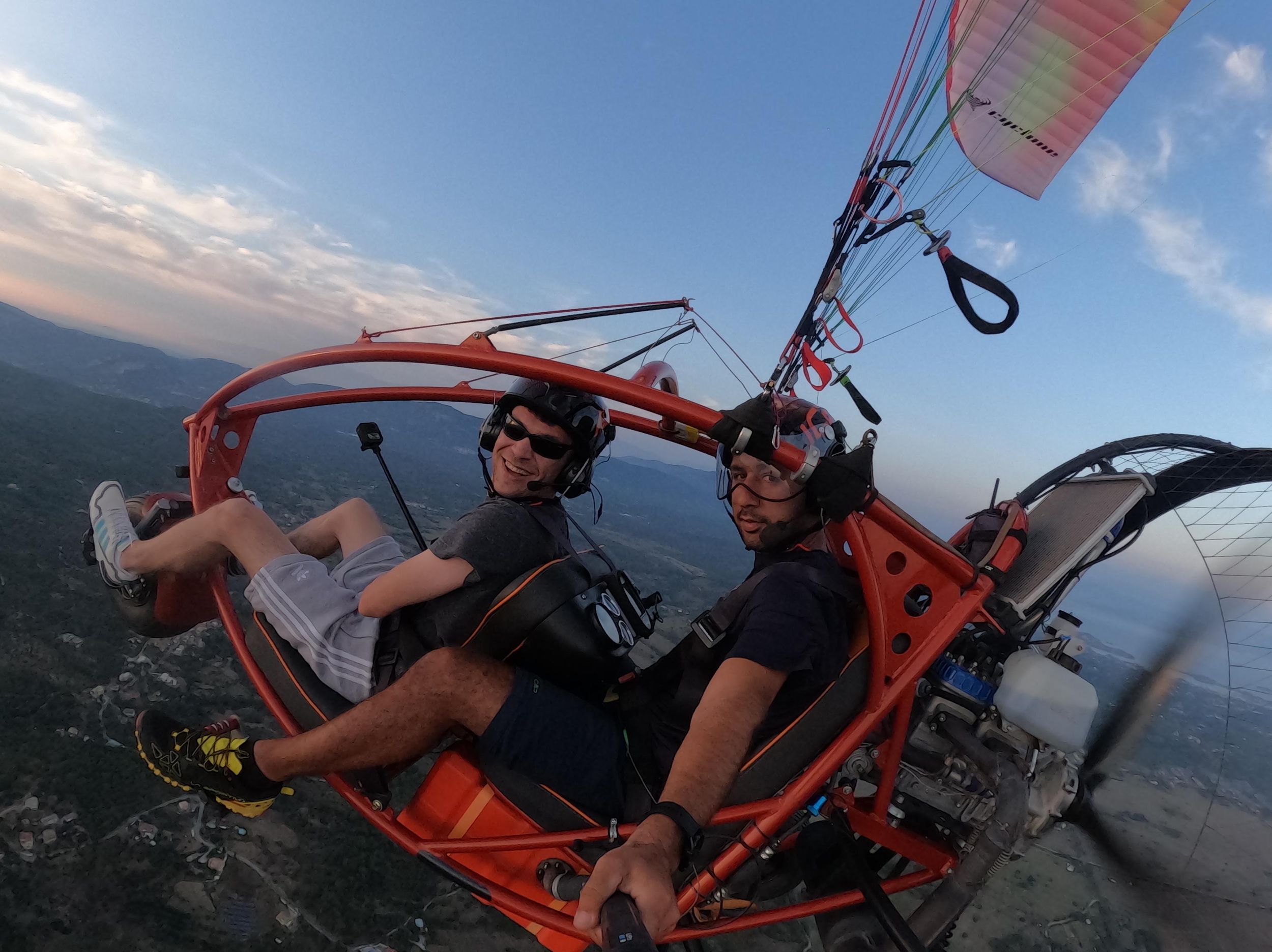 Paratrike-Flug über Korfus Westküste