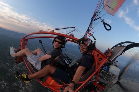 Vatos: vuelo en paramotor sobre la costa occidental de Corfú