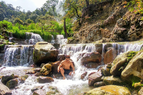 Bandung: cratere vulcanico, sorgenti termali, bagni di fango e tè