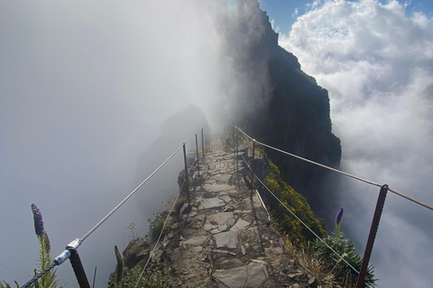 Madeira: Guided Peak Crossing: Pico do Arieiro to Pico Ruivo