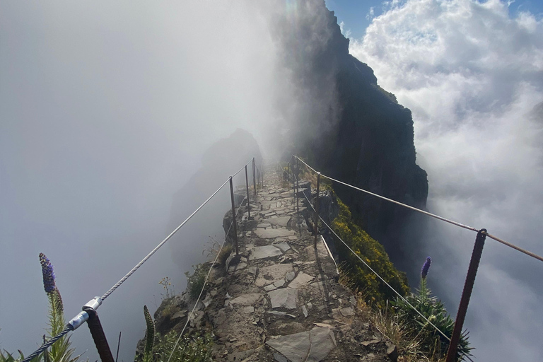 Madeira: Guided Peak Crossing: Pico do Arieiro to Pico Ruivo