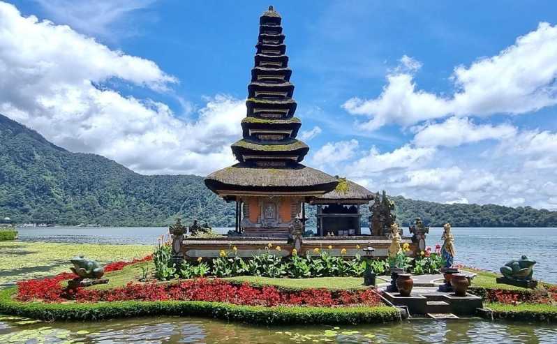 Bali: Beratan Temple, Jatiluwih, & Handara Heaven Gate Tour