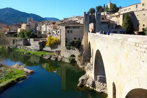 Barcelona: Tour Privado Besalú - Girona y "Diamond Head" de Cataluña