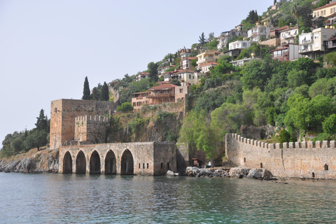 Tour de la ciudad de Alanya durante todo el día: Barco, Castillo, Río Dim, Cueva DimDesde el lado